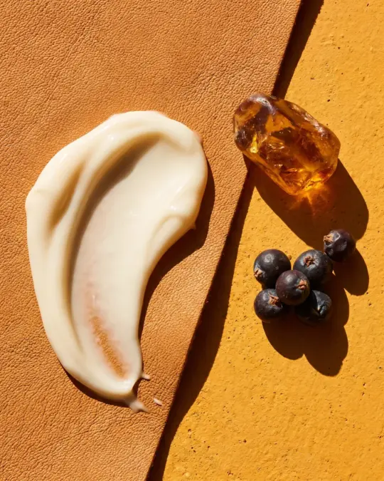 Ambarina Hand Cream, Woody Amber & Leather, texture close-up