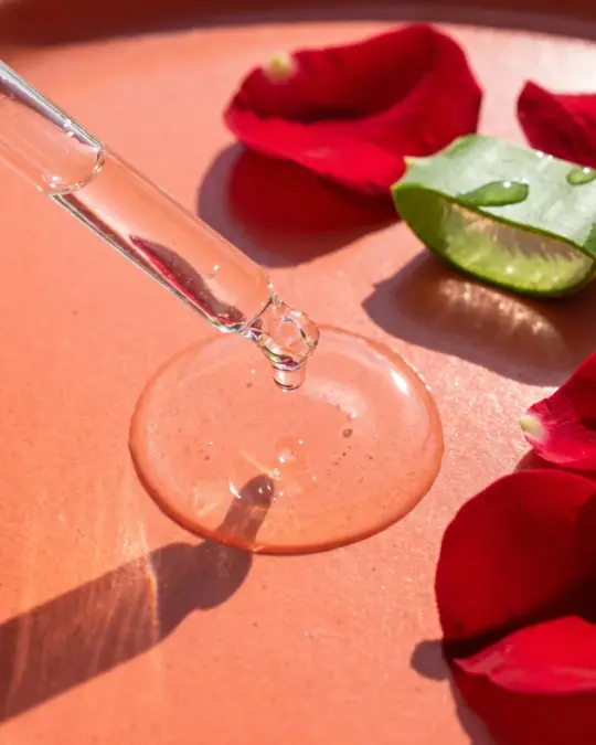 Enamorada Retinol-Alternative Serum, texture close-up