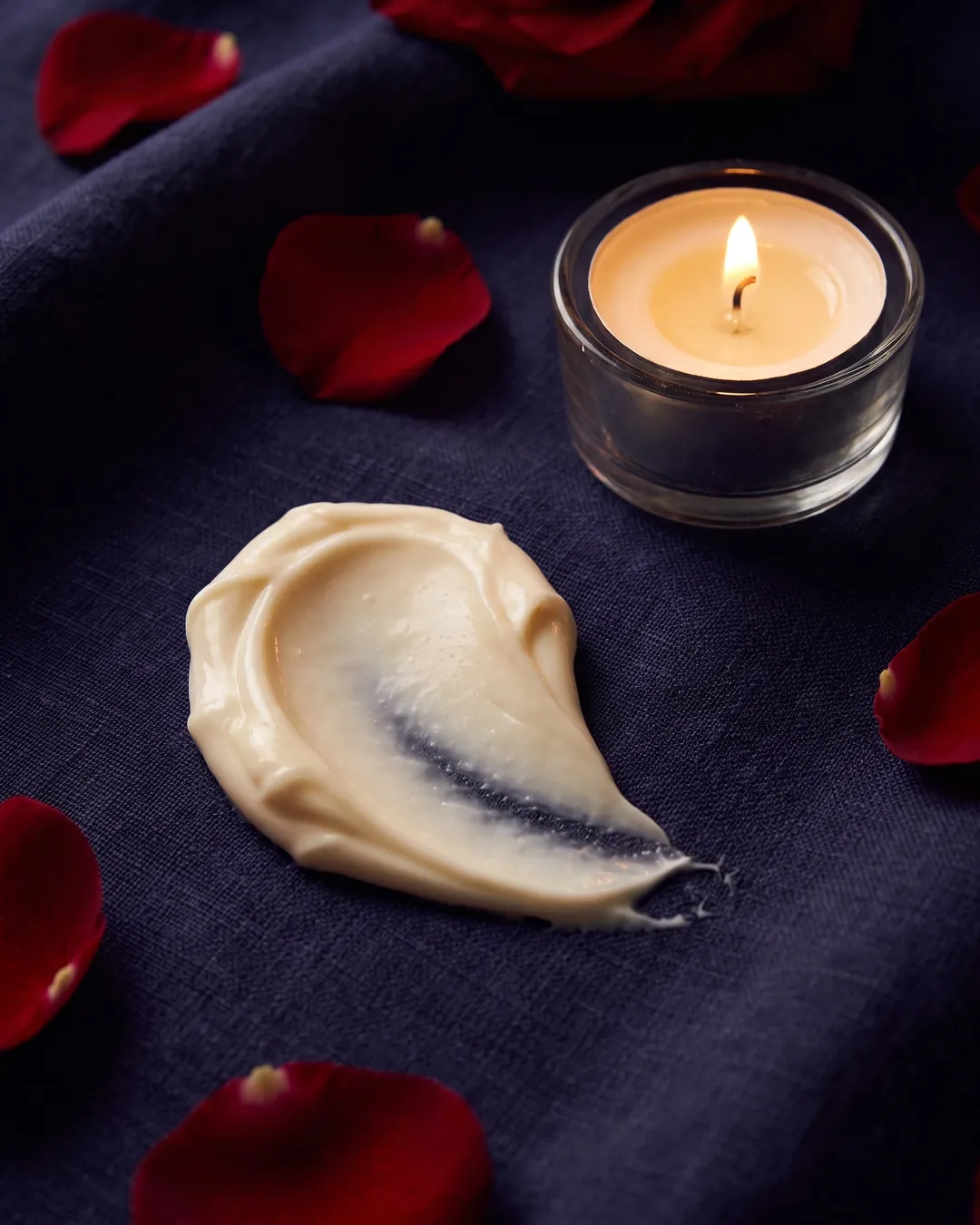 Enamorada Night Moisturizer, texture close-up