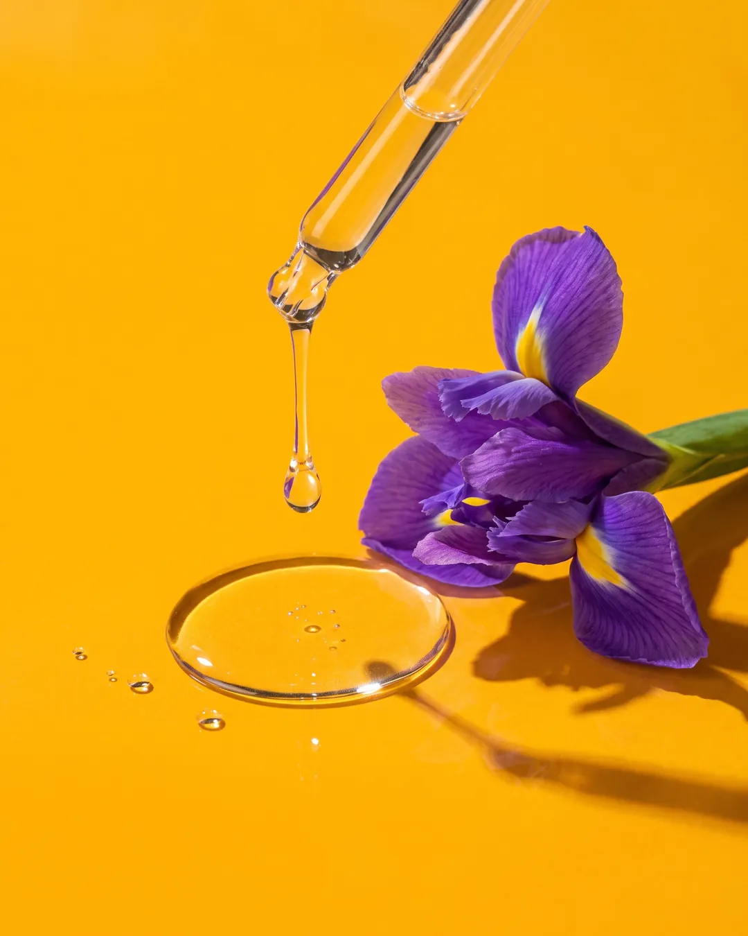 Hyaluvia Hyaluronic Glow Serum, texture close-up