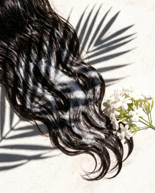 Mansa Sensitive Scalp Shampoo, texture close-up
